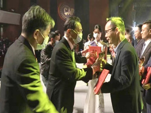 热烈祝贺凤凰彩票再次荣获由钟南山院士颁发的“南山奖”！
